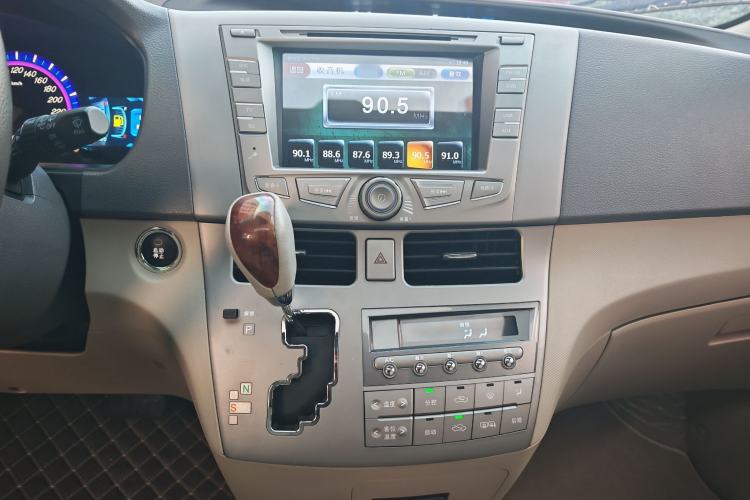 Used BYD M6 2015 2.4L Automatic Prestige Edition Audio And AC Panel