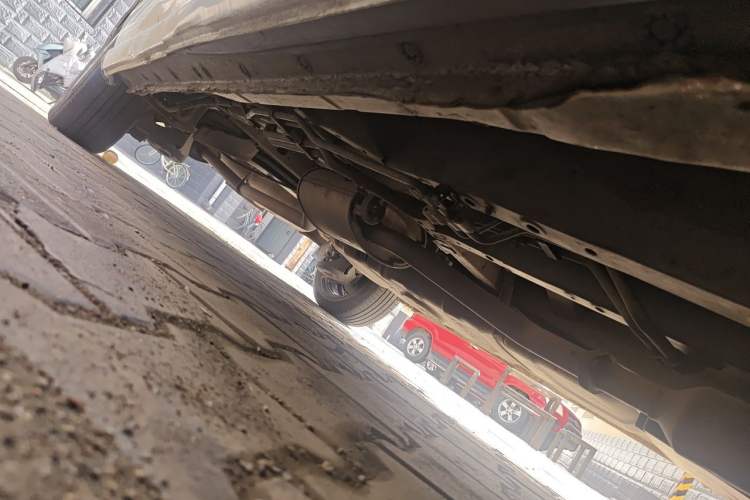Used BYD M6 2015 2.4L Automatic Prestige Edition Chassis Front Right