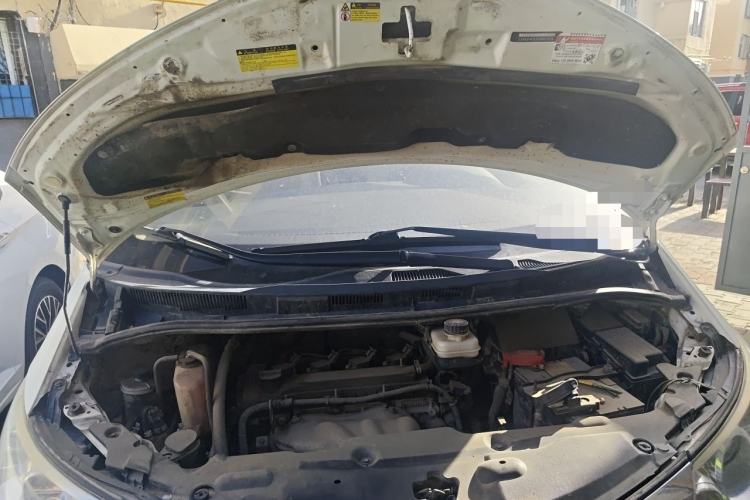 Used BYD M6 2015 2.4L Automatic Prestige Edition Engine Bay