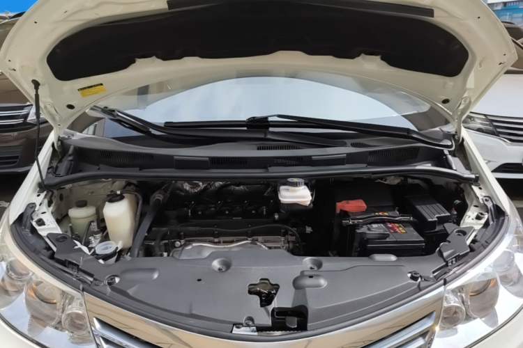 Used BYD M6 2015 2.4L Automatic Prestige Edition Engine Bay