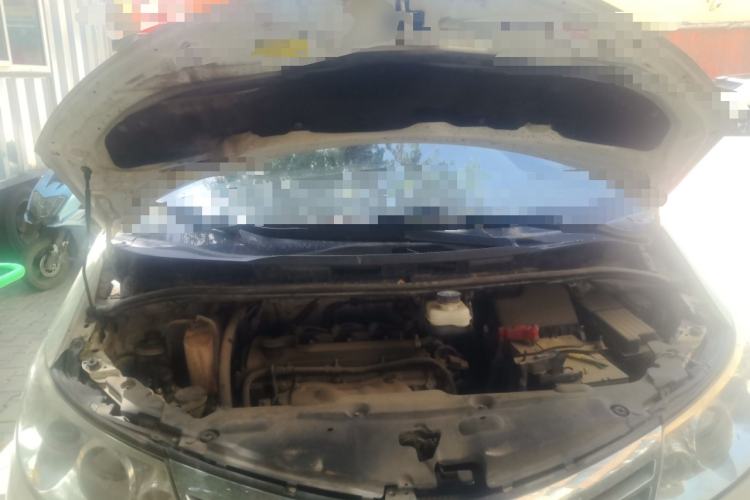 Used BYD M6 2015 2.4L Automatic Prestige Edition Engine Bay