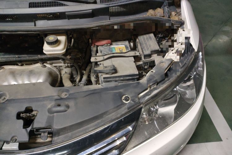 Used BYD M6 2015 2.4L Automatic Prestige Edition Engine Bay Left