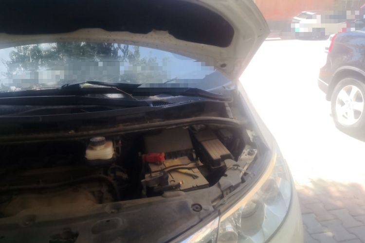Used BYD M6 2015 2.4L Automatic Prestige Edition Engine Bay Left