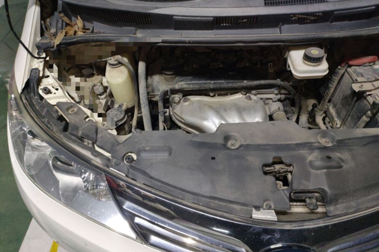 Used BYD M6 2015 2.4L Automatic Prestige Edition Engine Bay Right