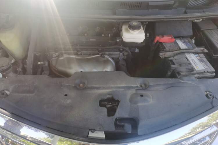 Used BYD M6 2015 2.4L Automatic Prestige Edition Engine Bay