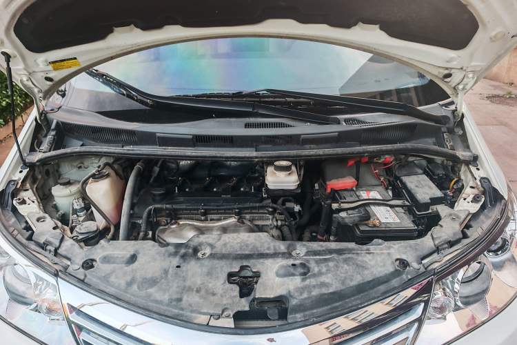 Used BYD M6 2015 2.4L Automatic Prestige Edition Engine Bay