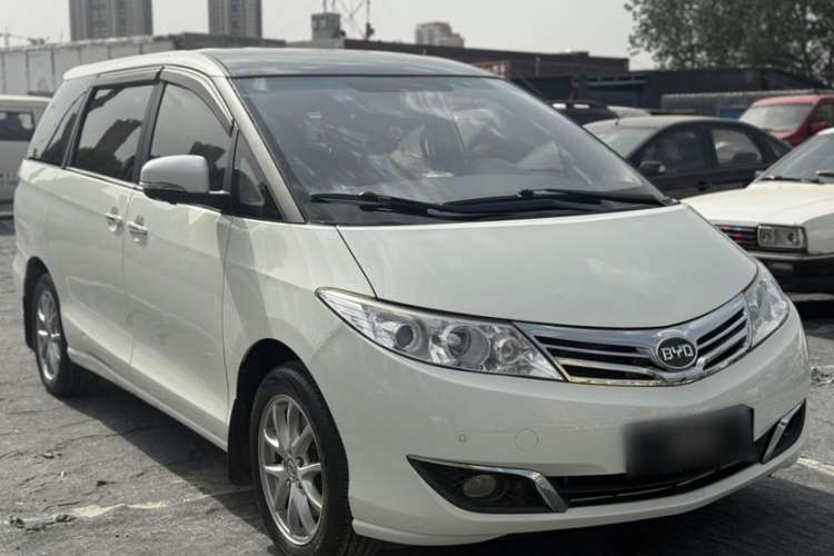 Used BYD M6 2015 2.4L Automatic Prestige Edition Exterior 2