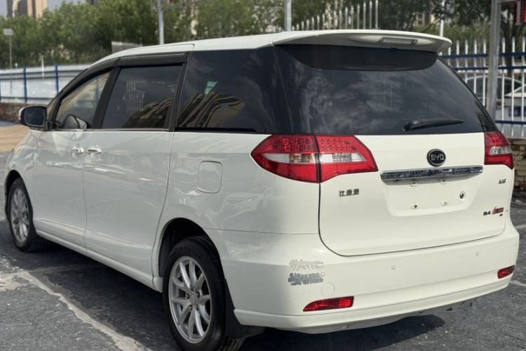 Used BYD M6 2015 2.4L Automatic Prestige Edition Exterior 3