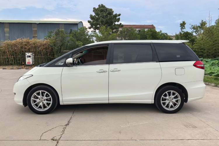 Used BYD M6 2015 2.4L Automatic Prestige Edition Exterior 3