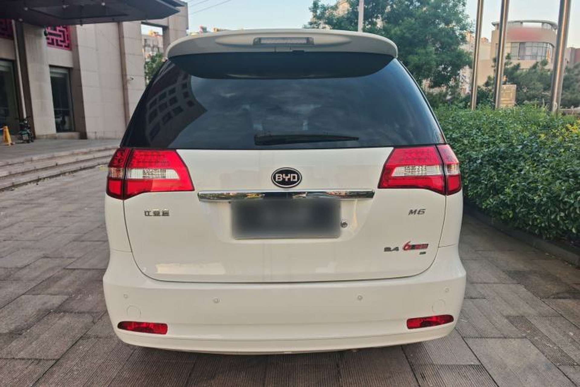 Used BYD M6 2015 2.4L Automatic Prestige Edition Exterior 4