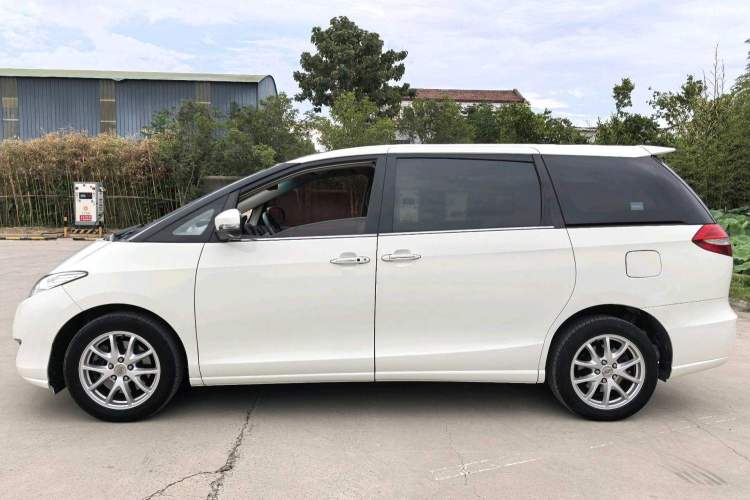 Used BYD M6 2015 2.4L Automatic Prestige Edition Exterior 5