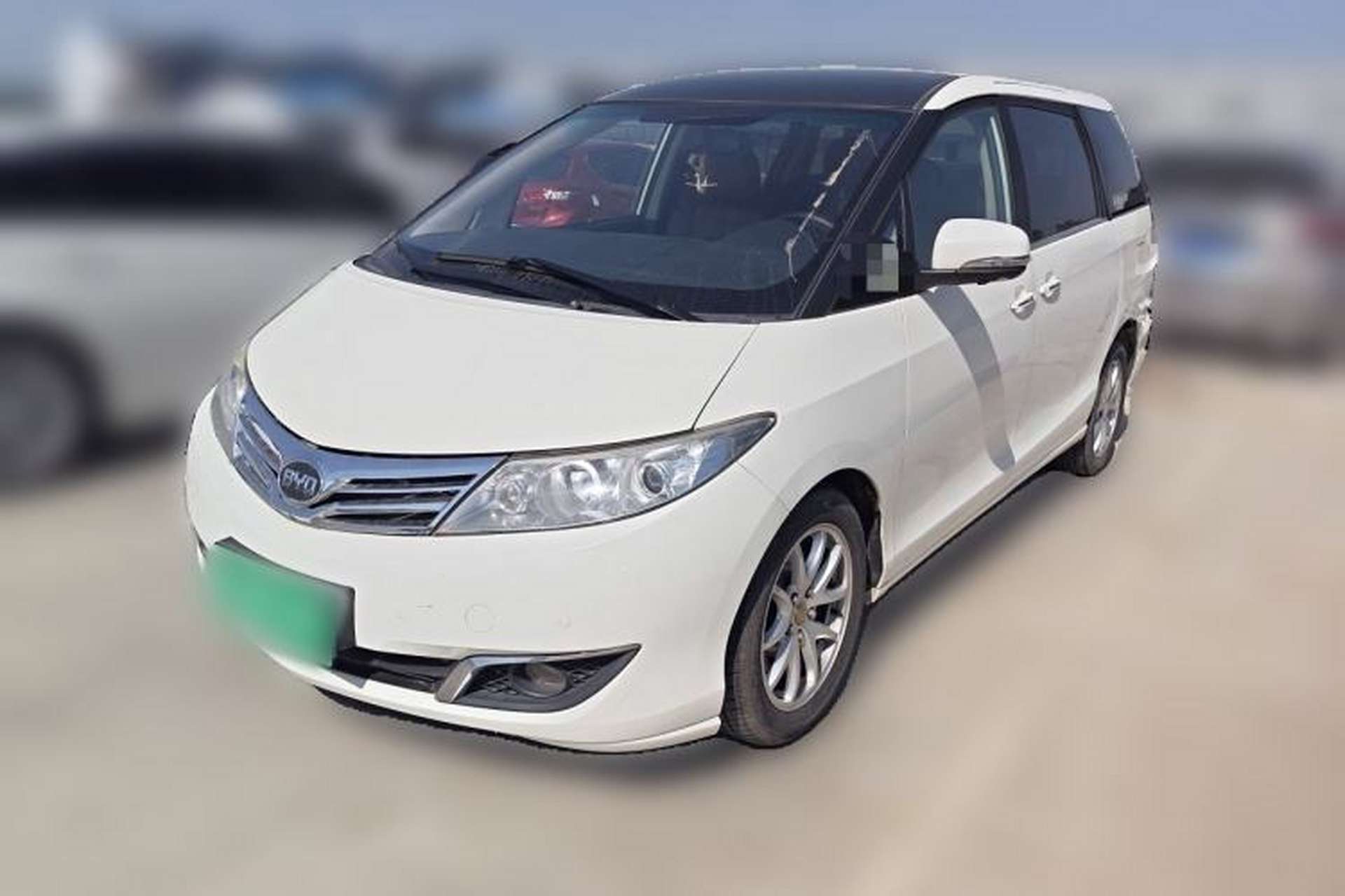 Used BYD M6 2015 2.4L Automatic Luxury Model Front Left 45 Deg