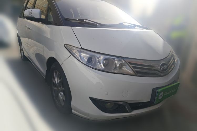 Used BYD M6 2015 2.4L Automatic Prestige Edition Front Right 45 Deg