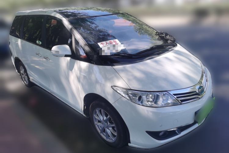 Used BYD M6 2015 2.4L Automatic Prestige Edition Front Right 45 Deg