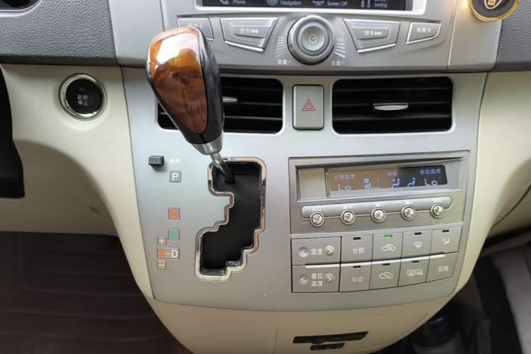 Used BYD M6 2015 2.4L Automatic Prestige Edition Gear Lever
