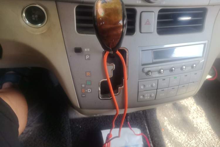 Used BYD M6 2015 2.4L Automatic Prestige Edition Gear Lever