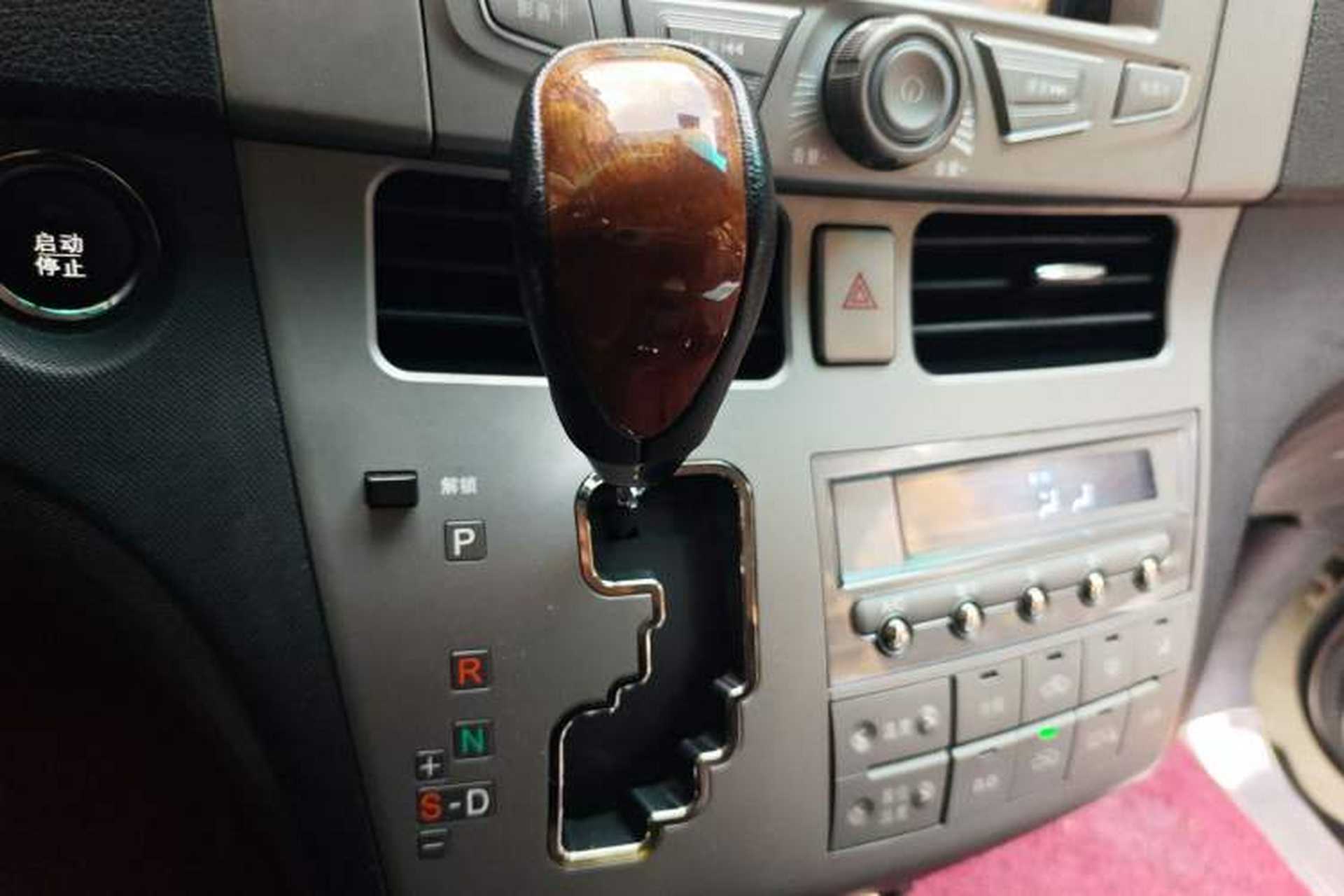 Used BYD M6 2015 2.4L Automatic Prestige Edition Gear Lever