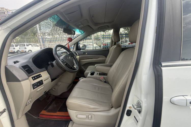 Used BYD M6 2015 2.4L Automatic Prestige Edition Interior 1