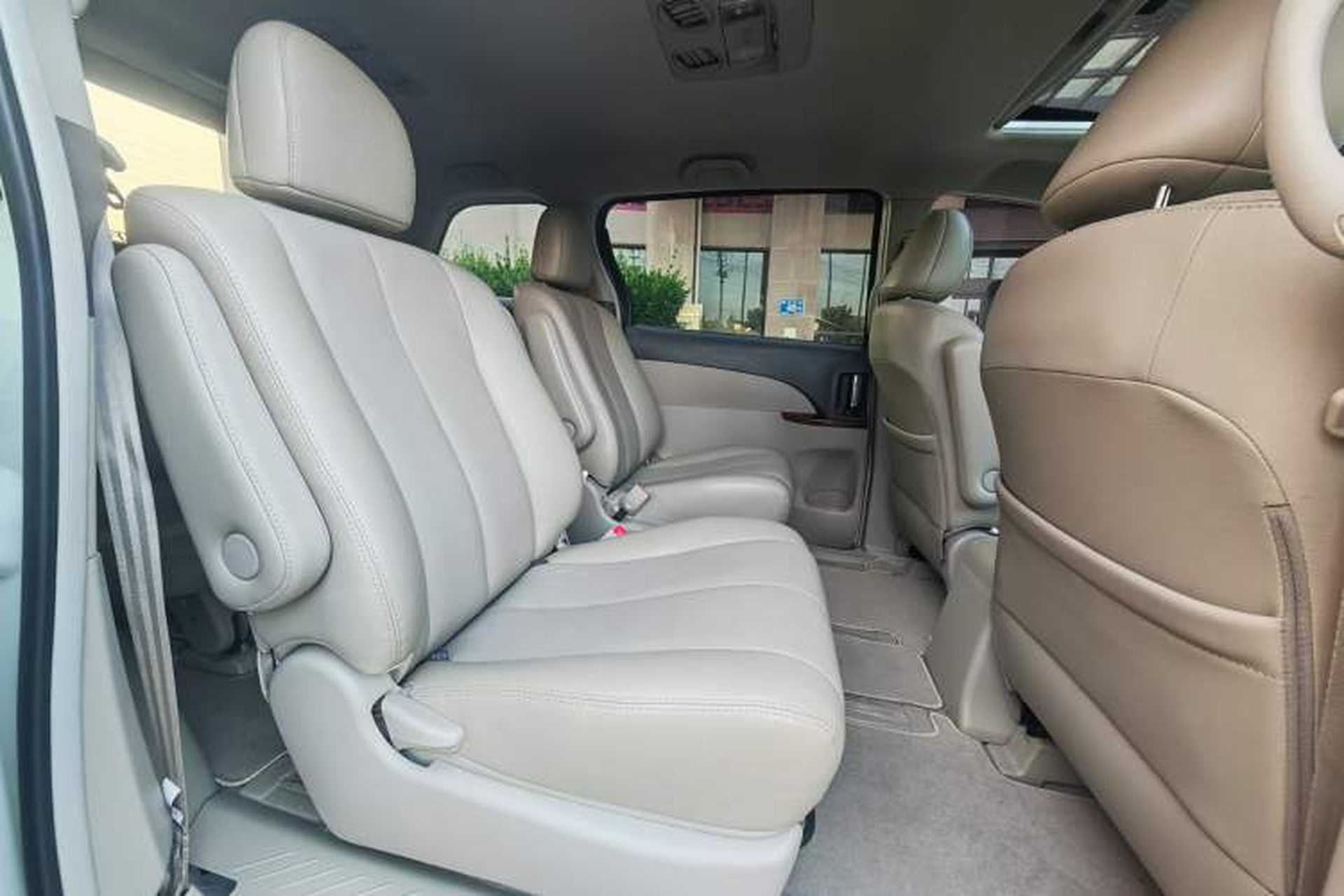 Used BYD M6 2015 2.4L Automatic Prestige Edition Interior 2