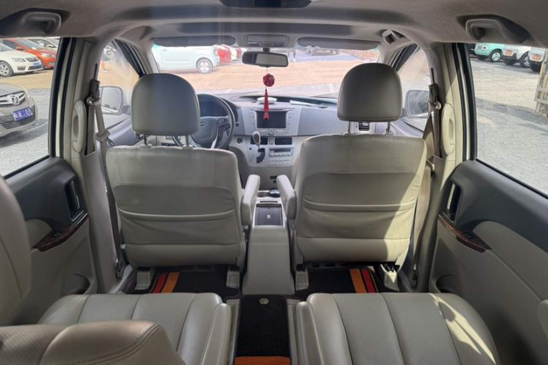 Used BYD M6 2015 2.4L Automatic Prestige Edition Interior 3