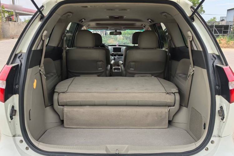 Used BYD M6 2015 2.4L Automatic Prestige Edition Interior 4
