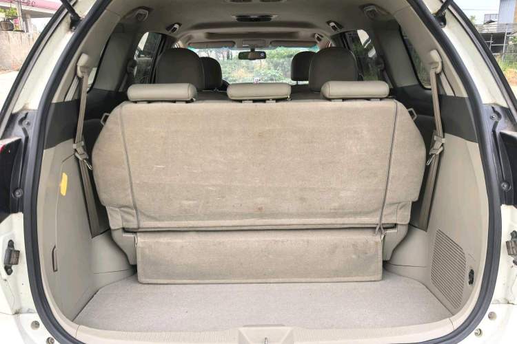 Used BYD M6 2015 2.4L Automatic Prestige Edition Interior 5