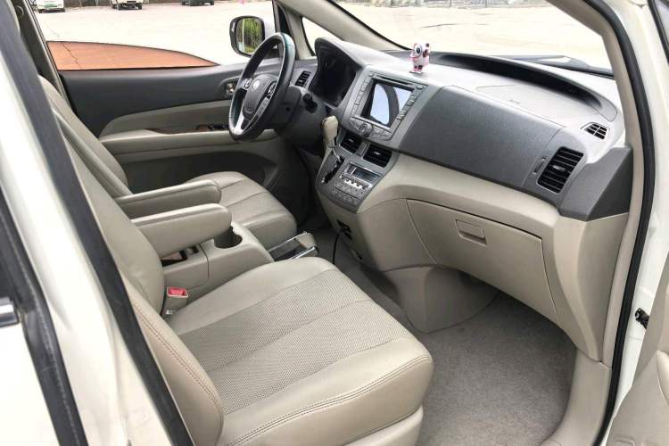 Used BYD M6 2015 2.4L Automatic Prestige Edition Interior 6