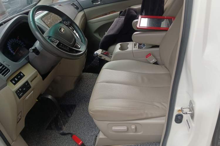 Used BYD M6 2015 2.4L Automatic Prestige Edition Left Front Seat