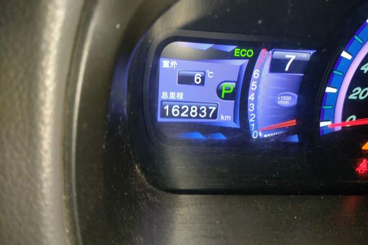 Used BYD M6 2015 2.4L Automatic Prestige Edition Odometer Close Up