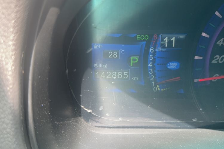 Used BYD M6 2015 2.4L Automatic Prestige Edition Odometer Close Up
