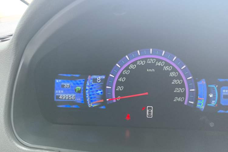 Used BYD M6 2015 2.4L Automatic Prestige Edition Odometer Close Up