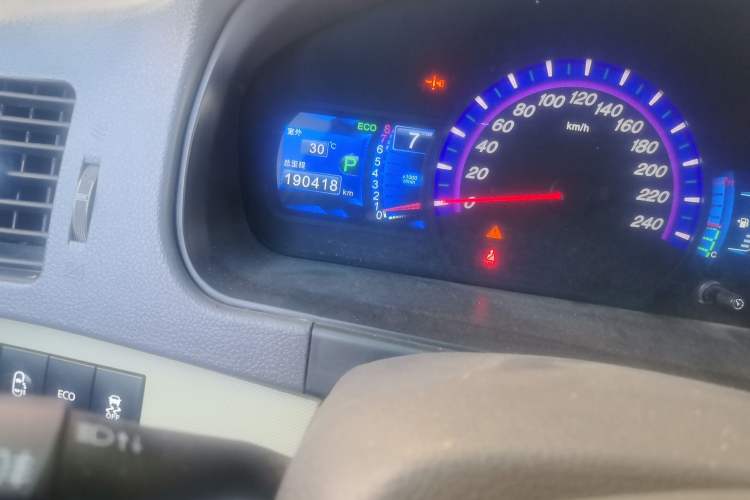 Used BYD M6 2015 2.4L Automatic Prestige Edition Odometer Close Up