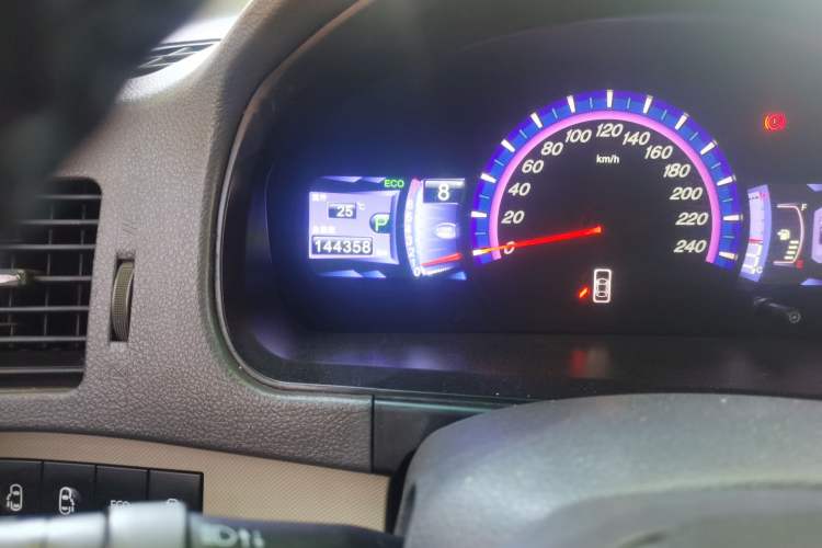 Used BYD M6 2015 2.4L Automatic Prestige Edition Odometer Close Up