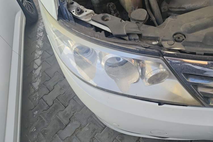 Used BYD M6 2015 2.4L Automatic Prestige Edition Right Front Headlight