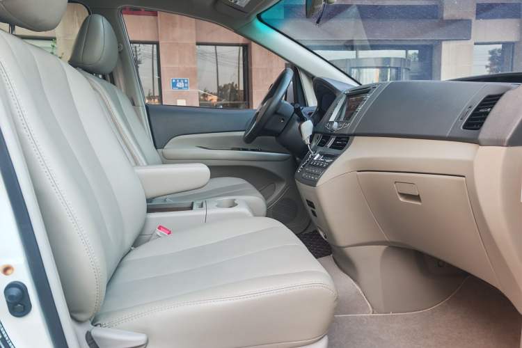Used BYD M6 2015 2.4L Automatic Prestige Edition Right Front Seat