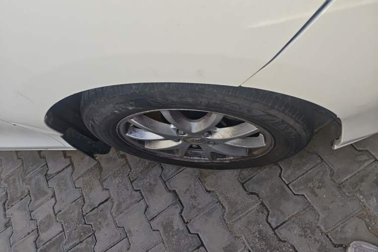 Used BYD M6 2015 2.4L Automatic Prestige Edition Right Front Wheel Hub