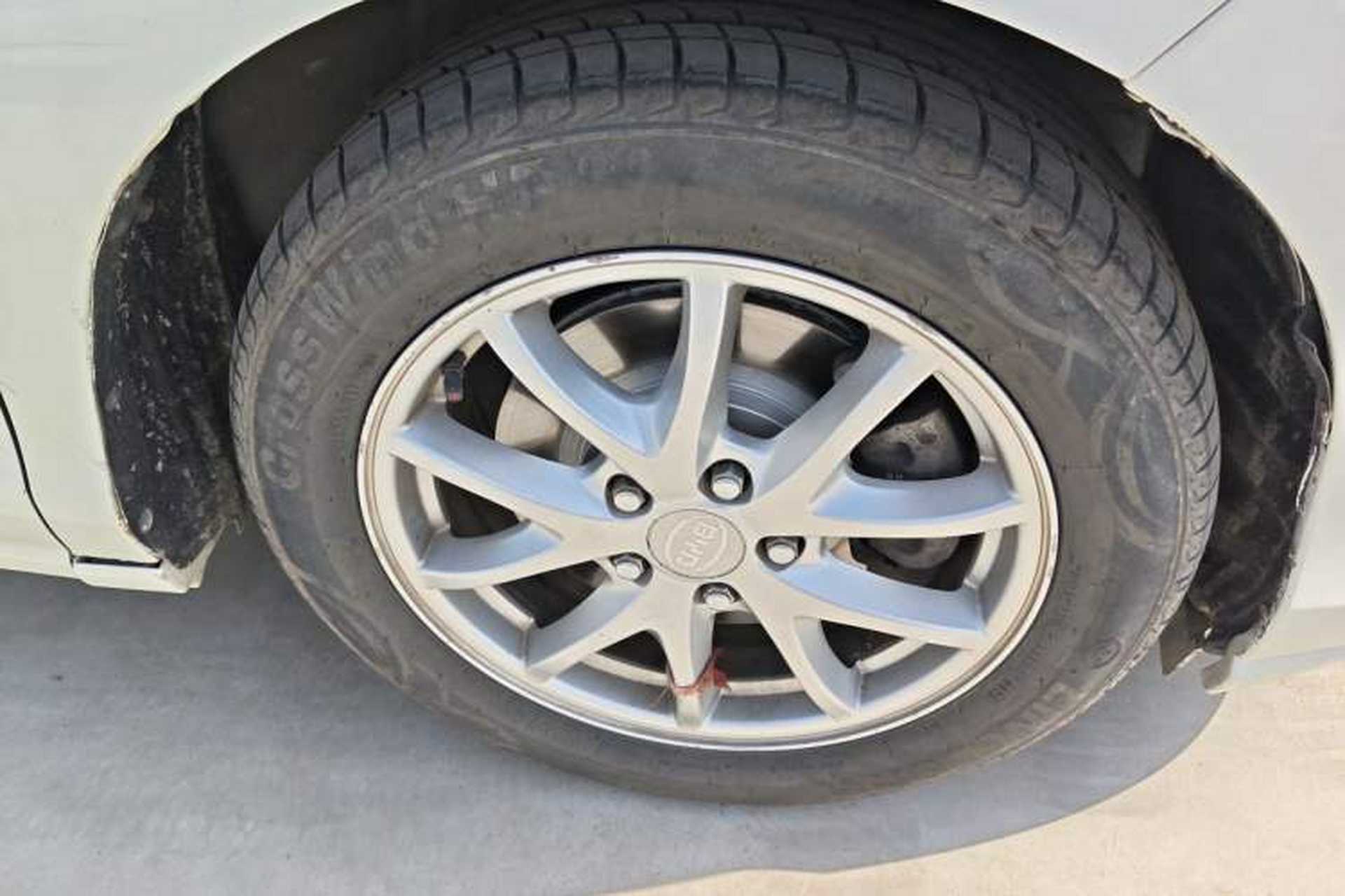 Used BYD M6 2015 2.4L Automatic Luxury Model Right Front Wheel Hub