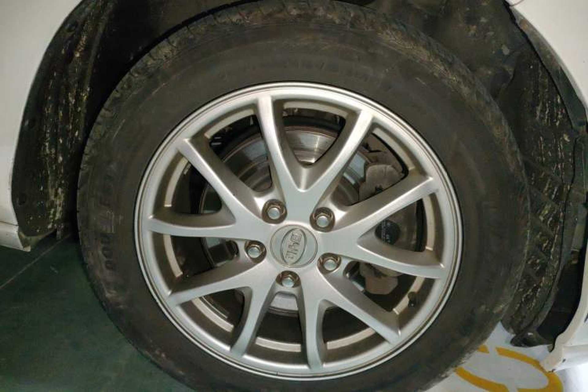 Used BYD M6 2015 2.4L Automatic Prestige Edition Right Front Wheel Hub