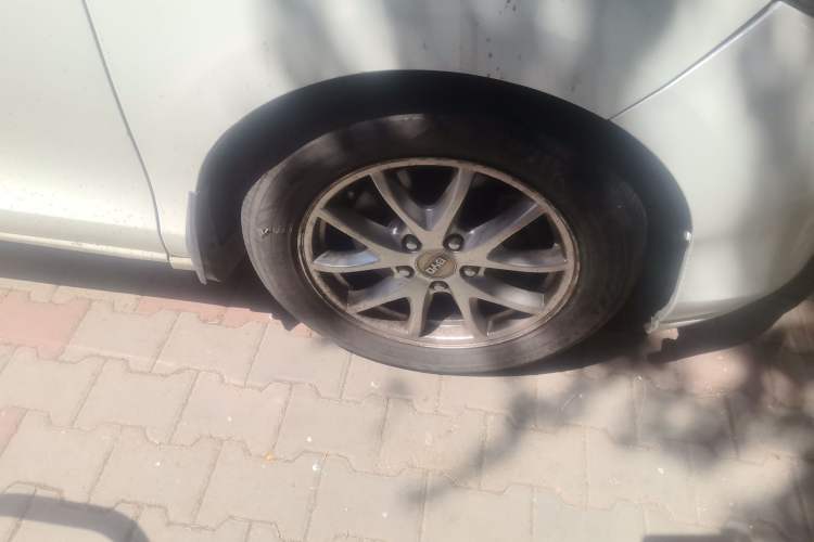 Used BYD M6 2015 2.4L Automatic Prestige Edition Right Front Wheel Hub