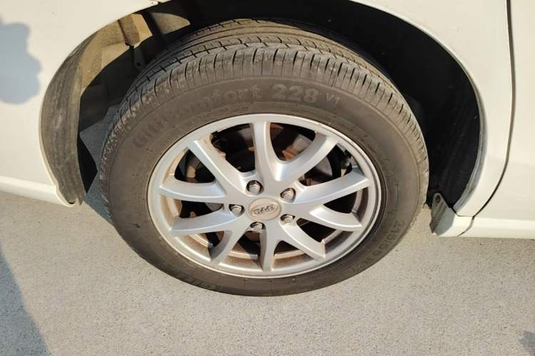 Used BYD M6 2015 2.4L Automatic Prestige Edition Right Rear Wheel Hub