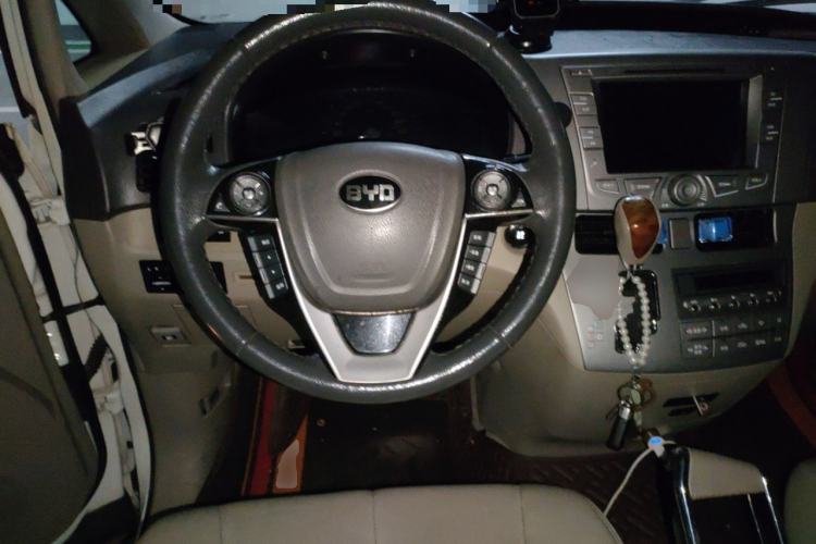 Used BYD M6 2015 2.4L Automatic Prestige Edition Steering Wheel