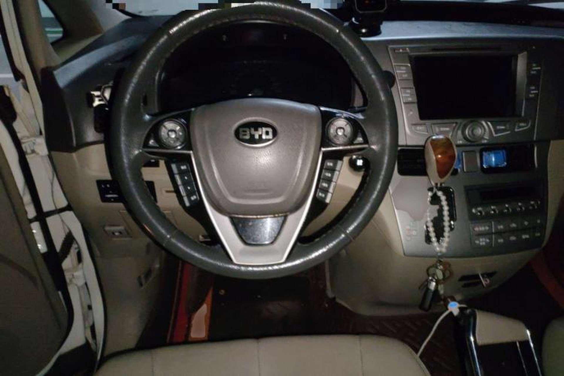 Used BYD M6 2015 2.4L Automatic Prestige Edition Steering Wheel
