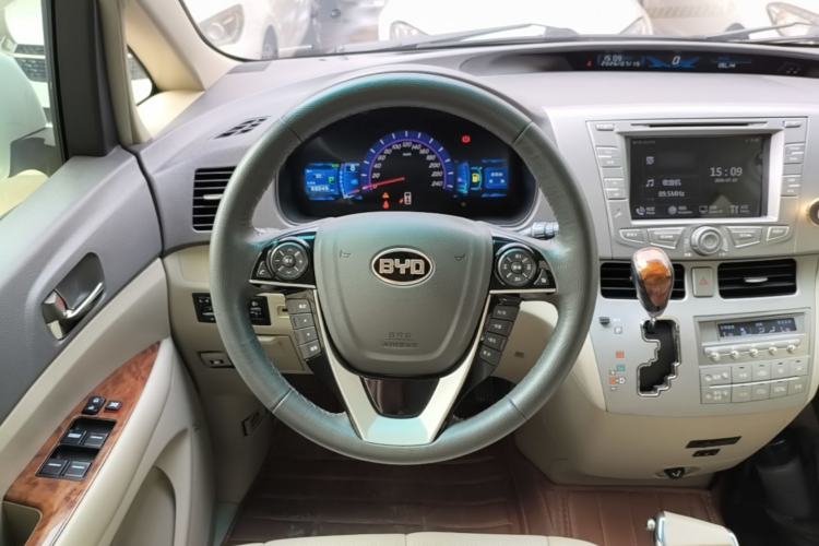 Used BYD M6 2015 2.4L Automatic Prestige Edition Steering Wheel