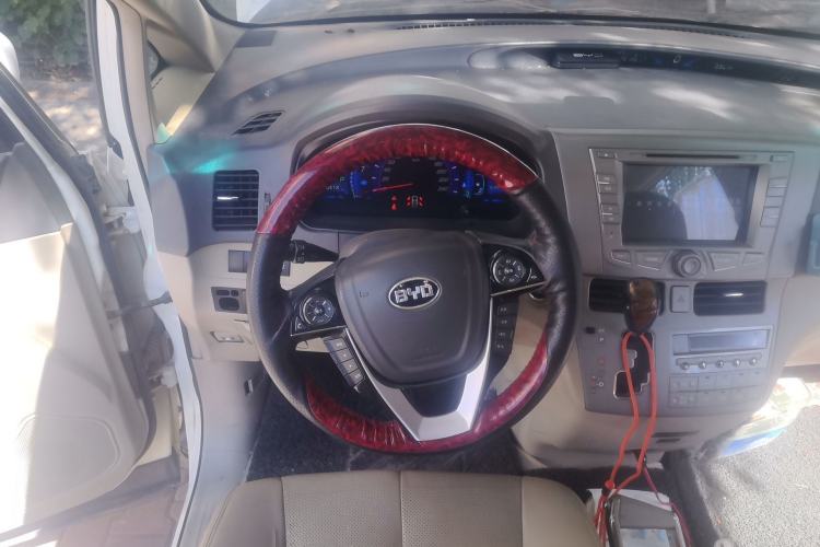 Used BYD M6 2015 2.4L Automatic Prestige Edition Steering Wheel