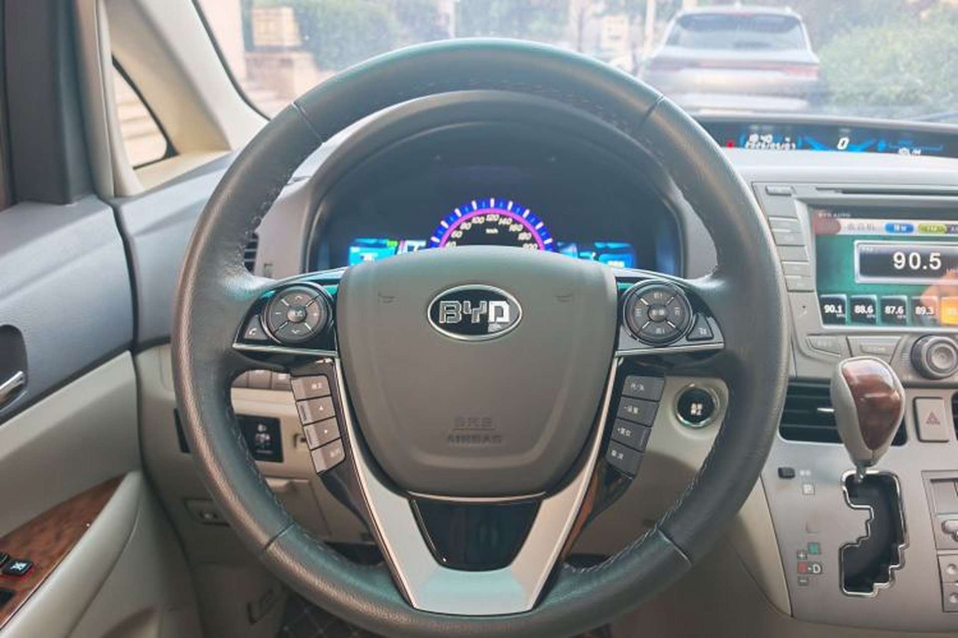 Used BYD M6 2015 2.4L Automatic Prestige Edition Steering Wheel