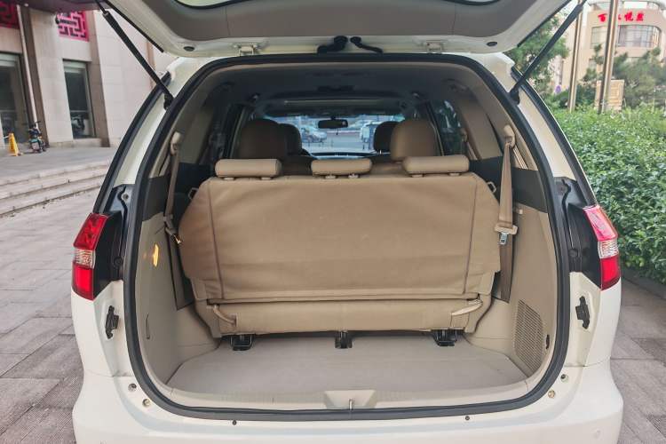 Used BYD M6 2015 2.4L Automatic Prestige Edition Trunk