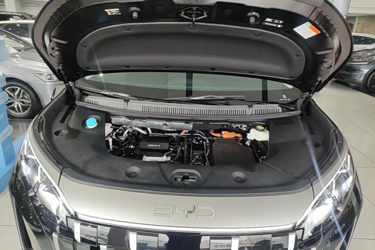 Used BYD M9 2025 1060 Navigation Edition Engine Bay