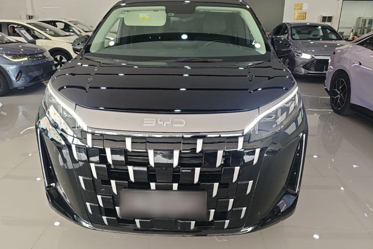 Used BYD M9 2025 1060 Navigation Edition Front