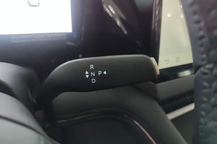 Used BYD M9 2025 1060 Navigation Edition Gear Lever