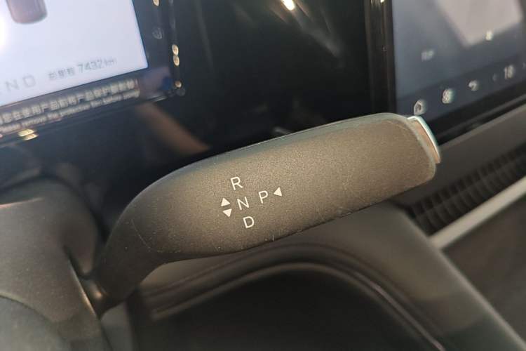 Used BYD M9 2025 1060 Navigation Edition Gear Lever